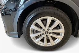 musta Audi Q3 2022 kuva 9.