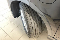 musta Audi Q3 2022 kuva 10.