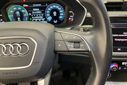 musta Audi Q3 2022 kuva 12.