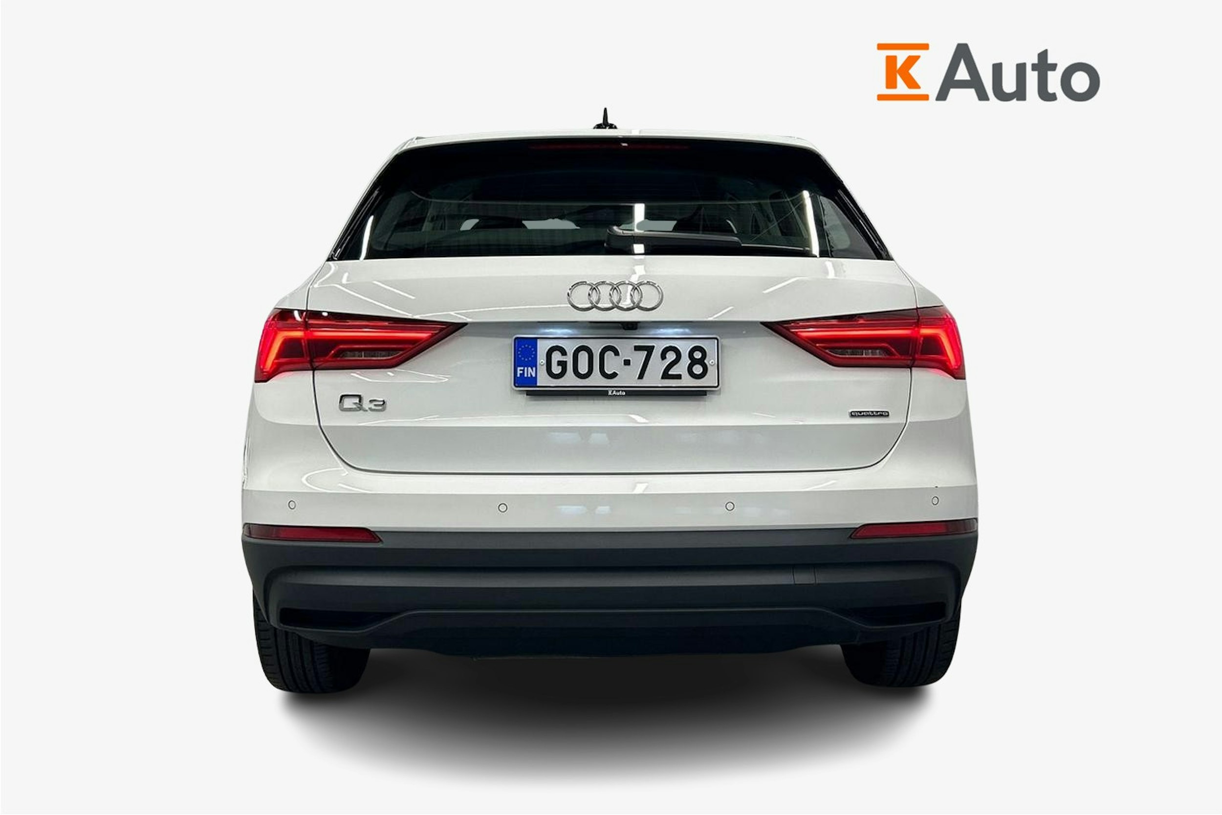valkoinen Audi Q3 2022 kuva 3.