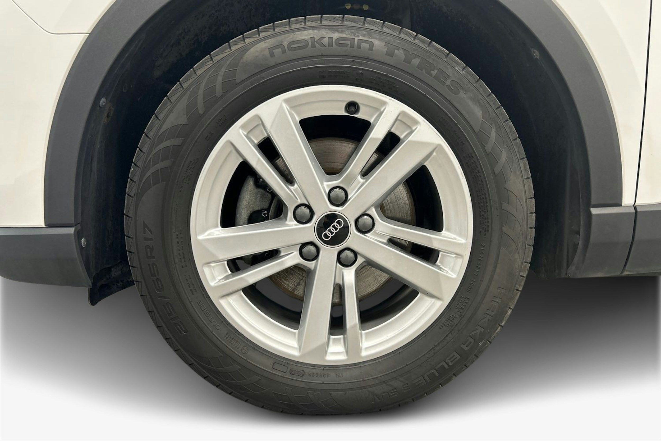 valkoinen Audi Q3 2022 kuva 11.