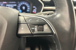 valkoinen Audi Q3 2022 kuva 17.