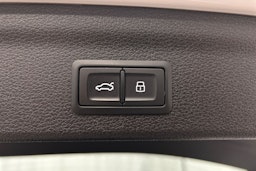 valkoinen Audi Q3 2022 kuva 23.