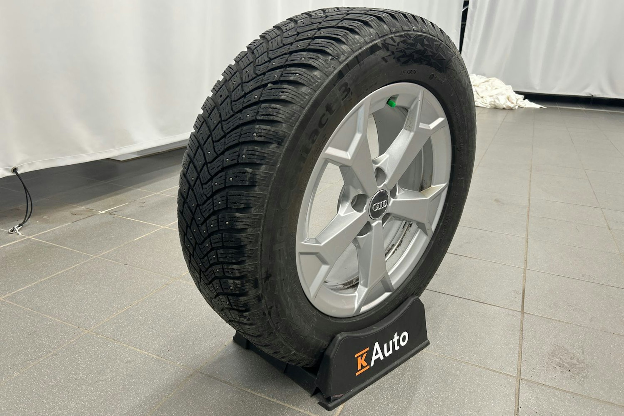 valkoinen Audi Q3 2022 kuva 24.