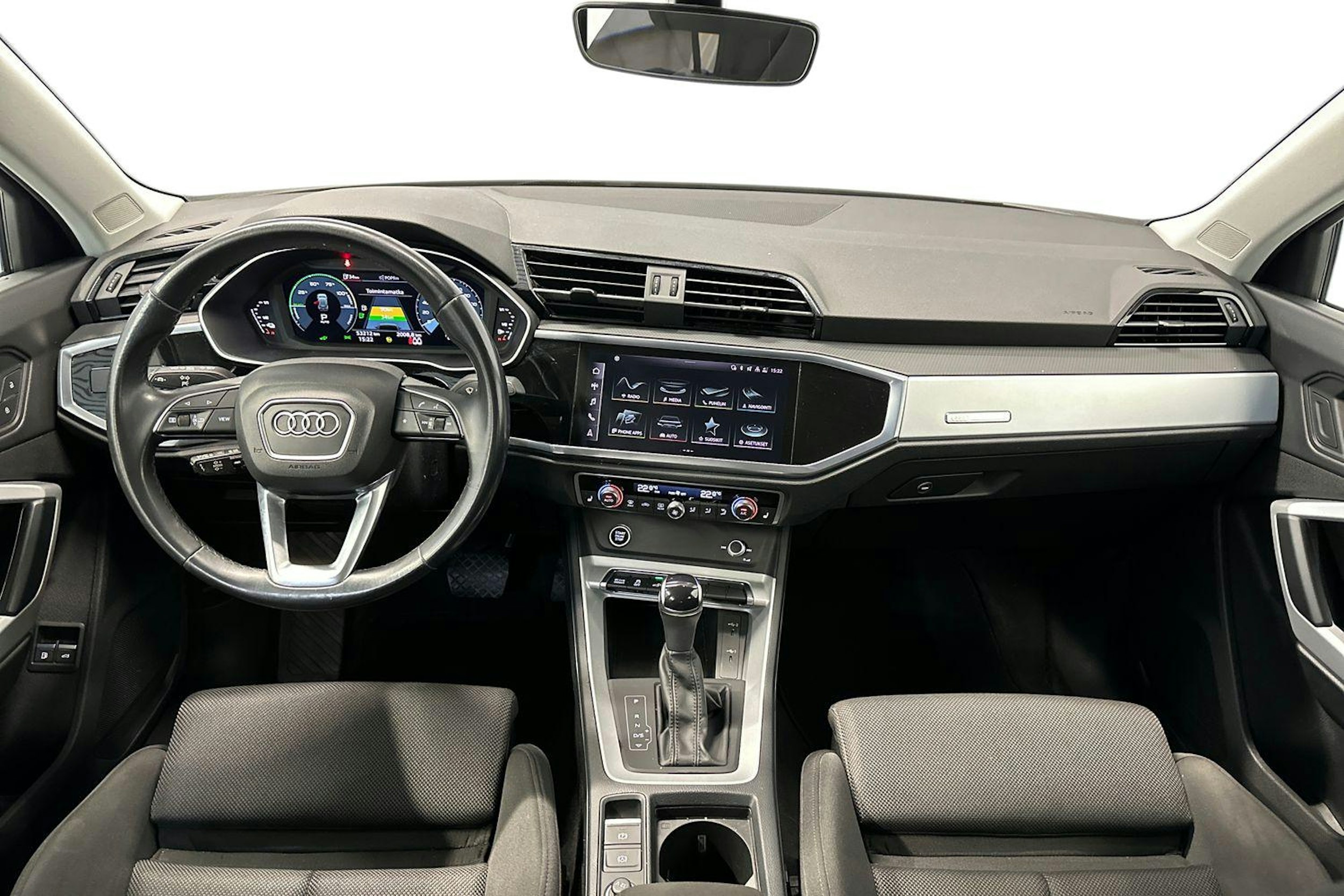 valkoinen Audi Q3 2022 kuva 9.