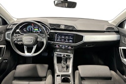 valkoinen Audi Q3 2022 kuva 9.