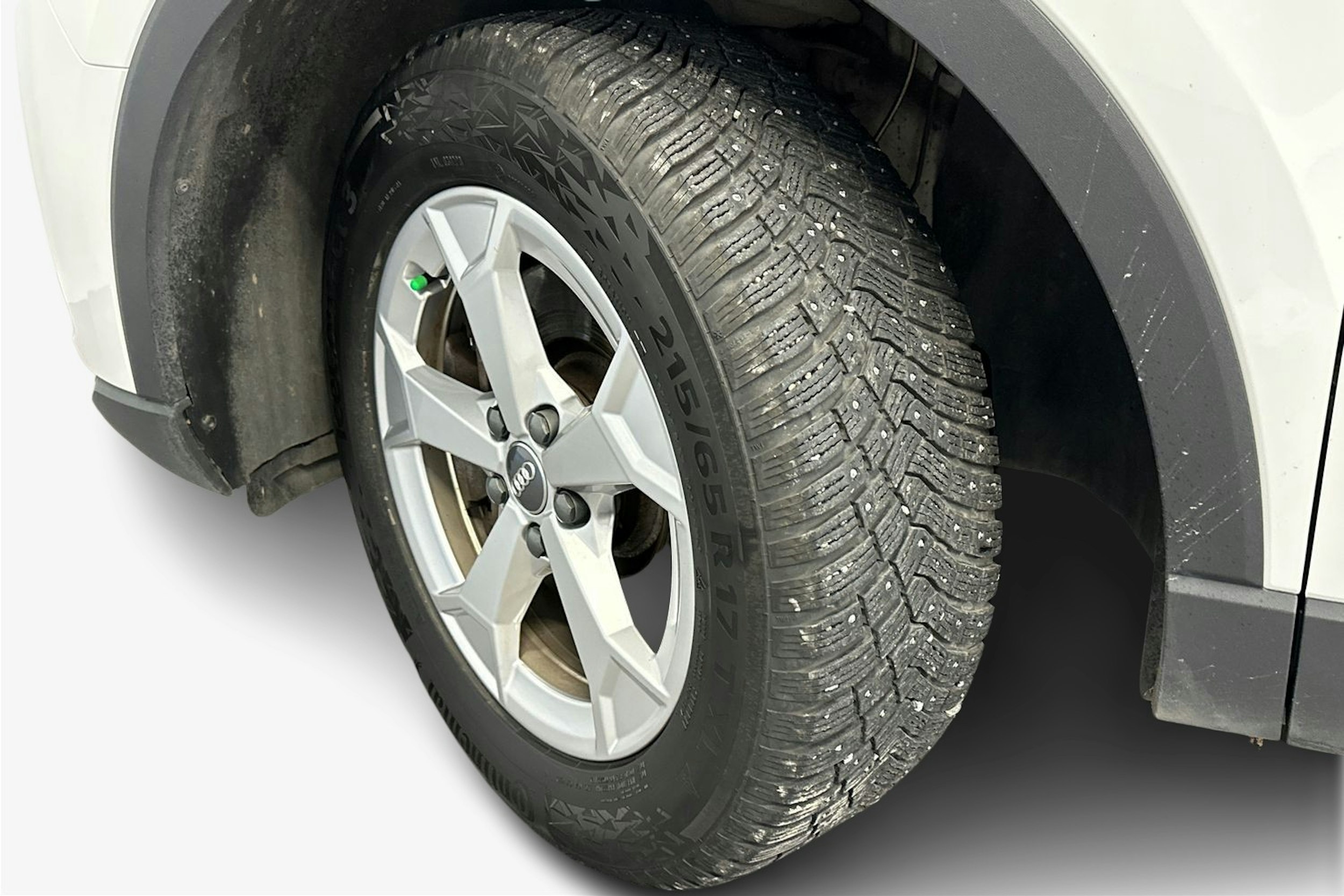 valkoinen Audi Q3 2022 kuva 11.