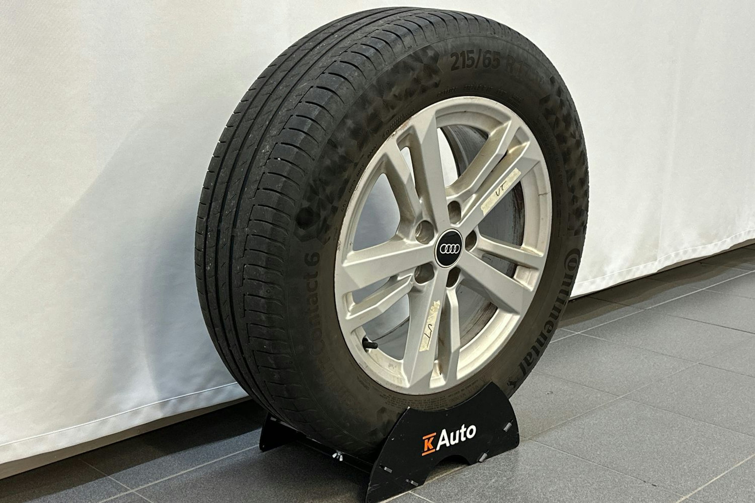 valkoinen Audi Q3 2022 kuva 13.