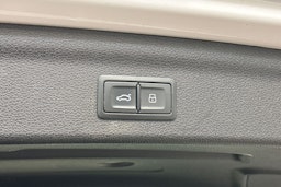 valkoinen Audi Q3 2022 kuva 15.