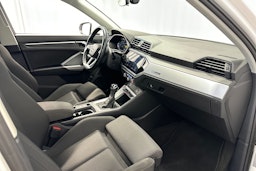 valkoinen Audi Q3 2022 kuva 17.