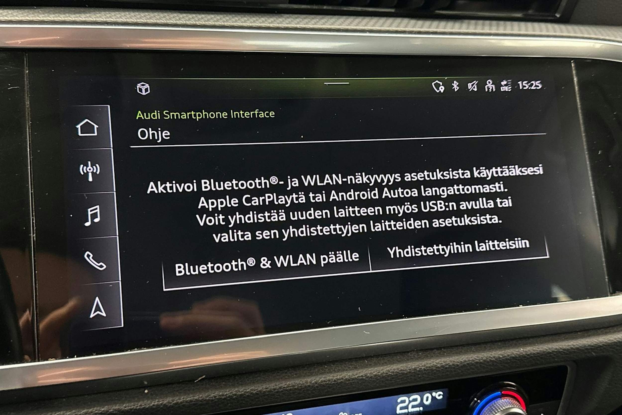 valkoinen Audi Q3 2022 kuva 20.