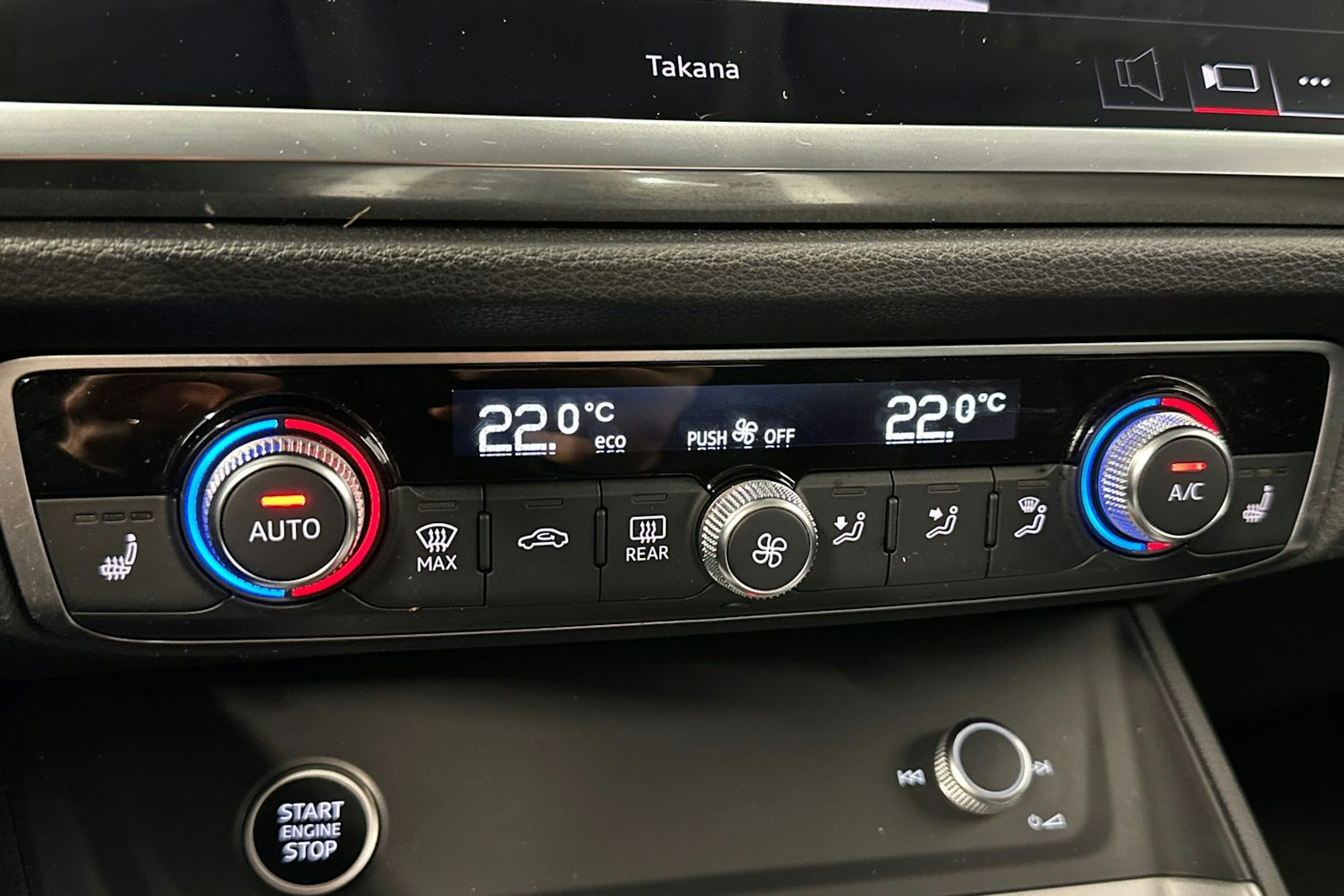 valkoinen Audi Q3 2022 kuva 26.