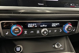 valkoinen Audi Q3 2022 kuva 26.