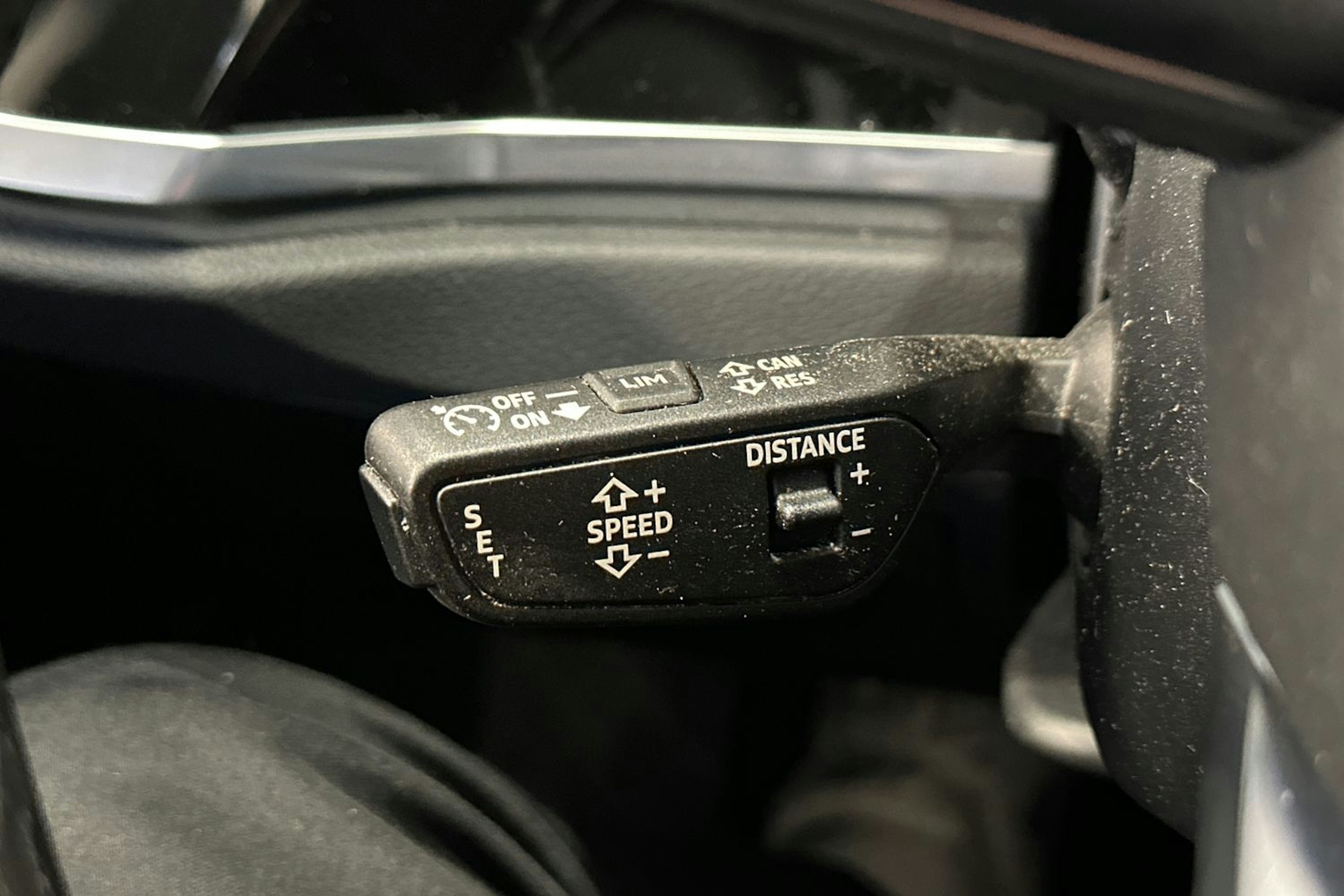 valkoinen Audi Q3 2022 kuva 30.