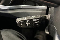 valkoinen Audi Q3 2022 kuva 30.