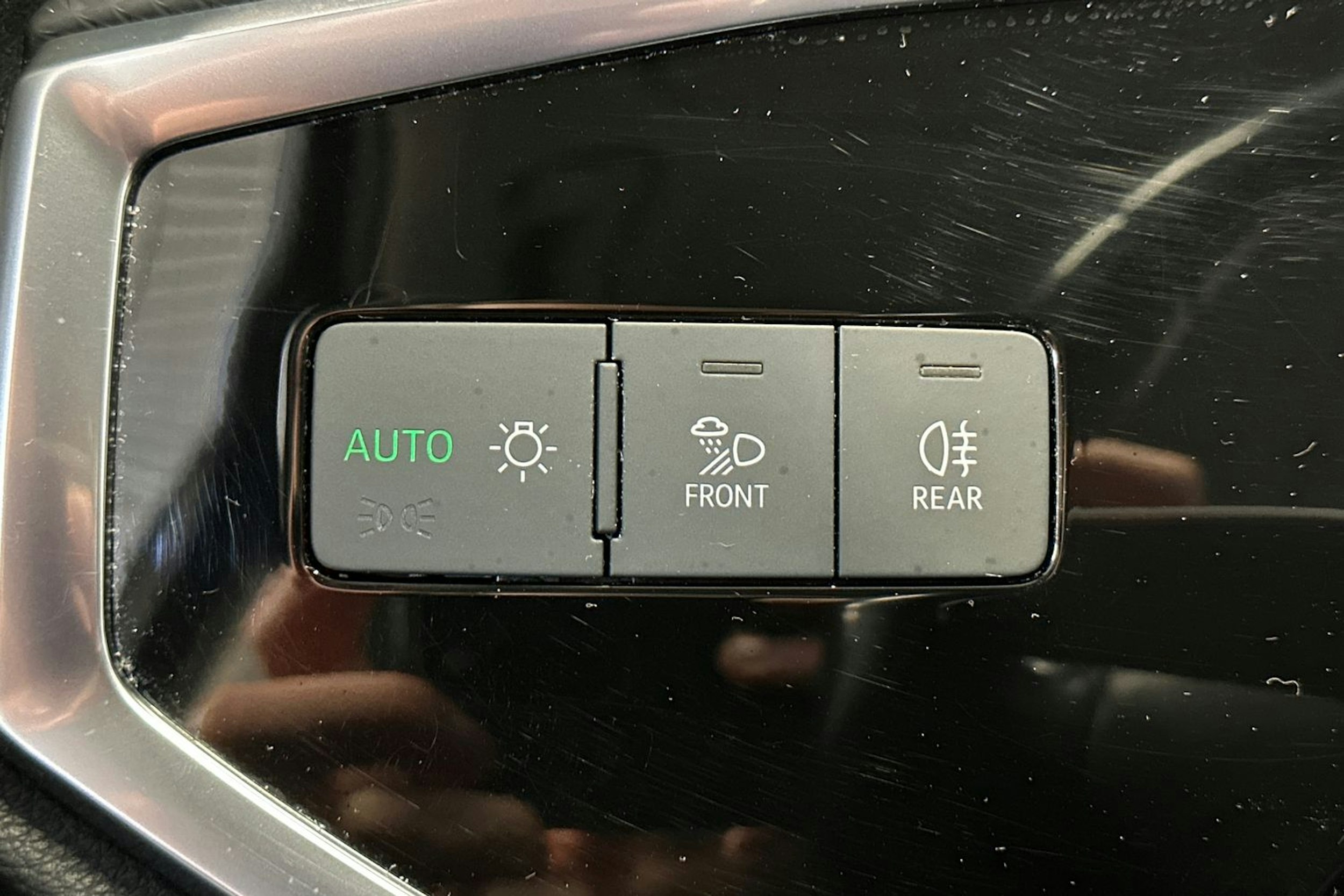 valkoinen Audi Q3 2022 kuva 33.