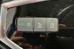 valkoinen Audi Q3 2022 kuva 33.