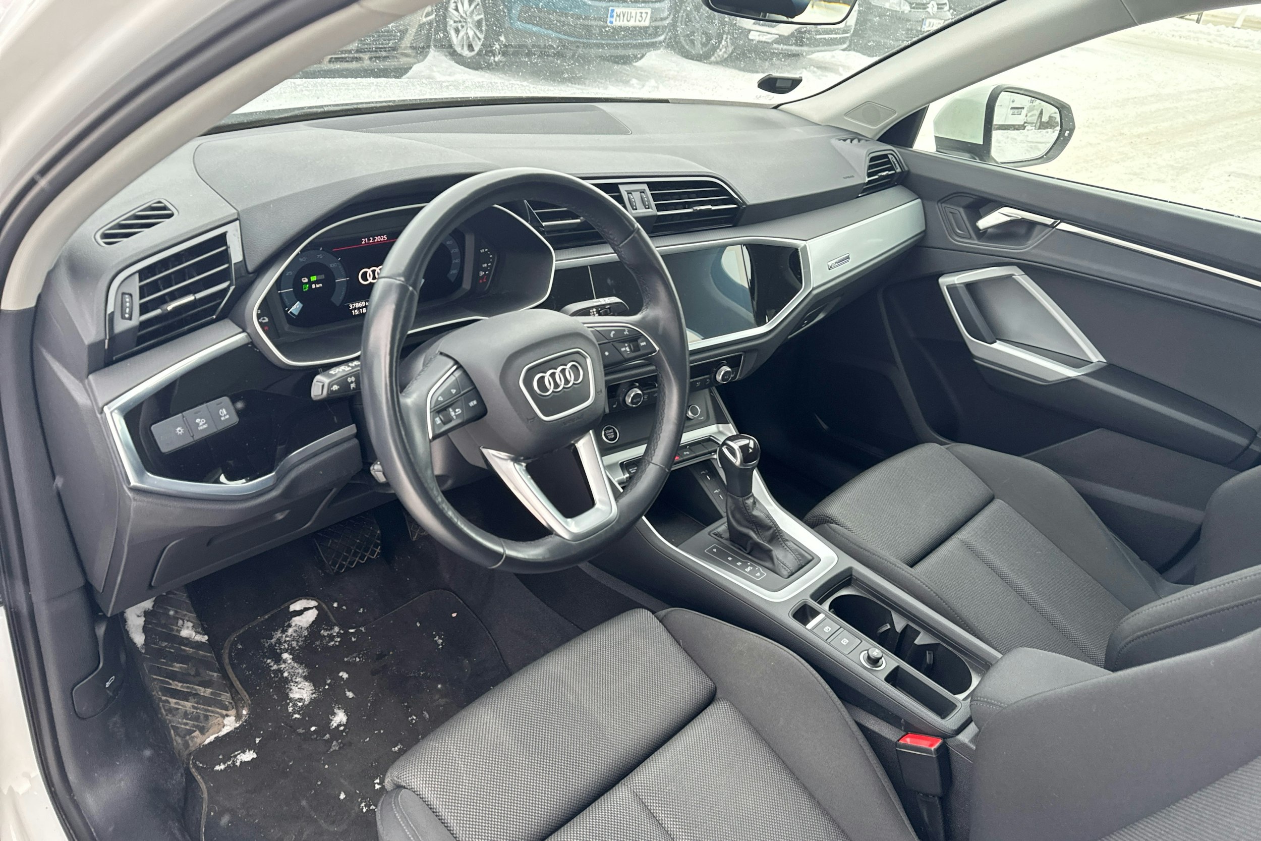 valkoinen Audi Q3 2022 kuva 3.