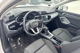 valkoinen Audi Q3 2022 kuva 3.