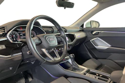 valkoinen Audi Q3 2022 kuva 8.