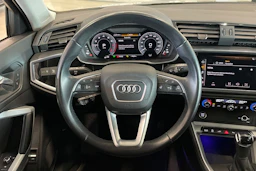 valkoinen Audi Q3 2022 kuva 16.