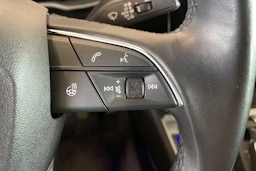valkoinen Audi Q3 2022 kuva 17.