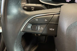 valkoinen Audi Q3 2022 kuva 18.