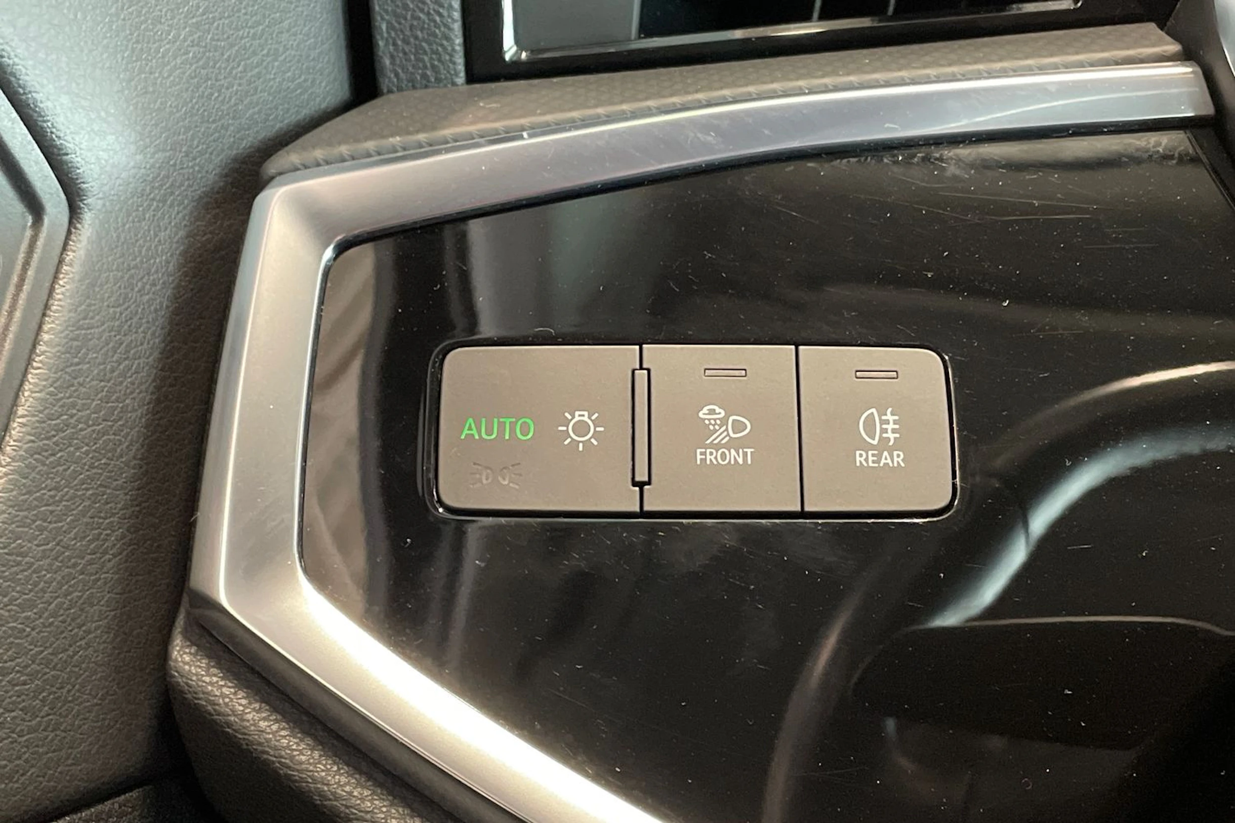 valkoinen Audi Q3 2022 kuva 20.