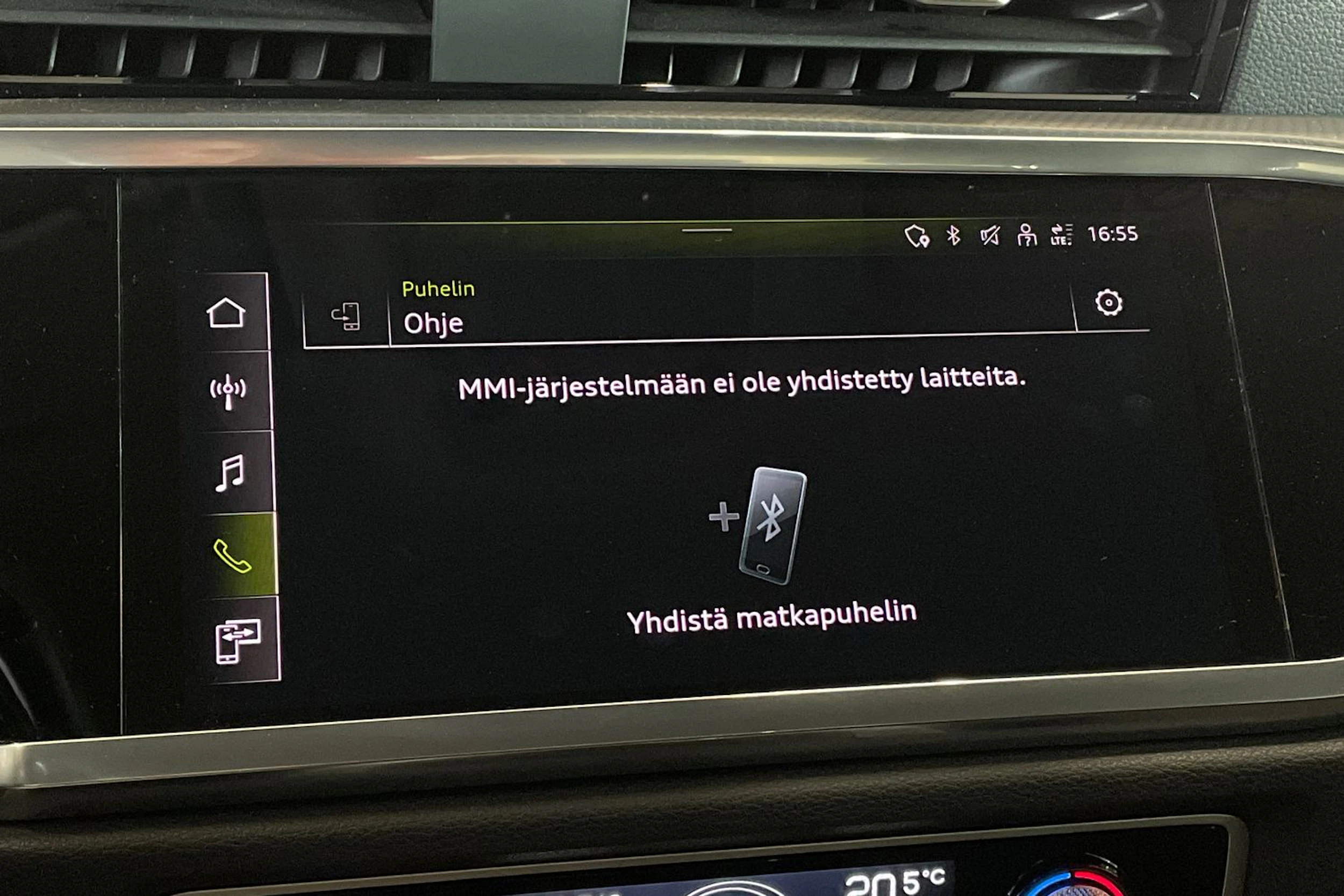 valkoinen Audi Q3 2022 kuva 24.