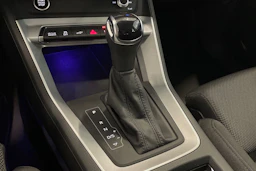 valkoinen Audi Q3 2022 kuva 31.