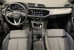 harmaa Audi Q3 2022 kuva 9.