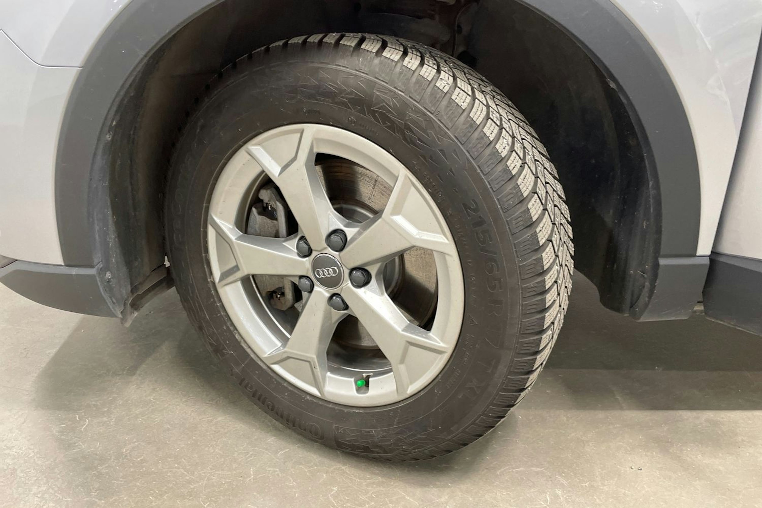 harmaa Audi Q3 2022 kuva 13.