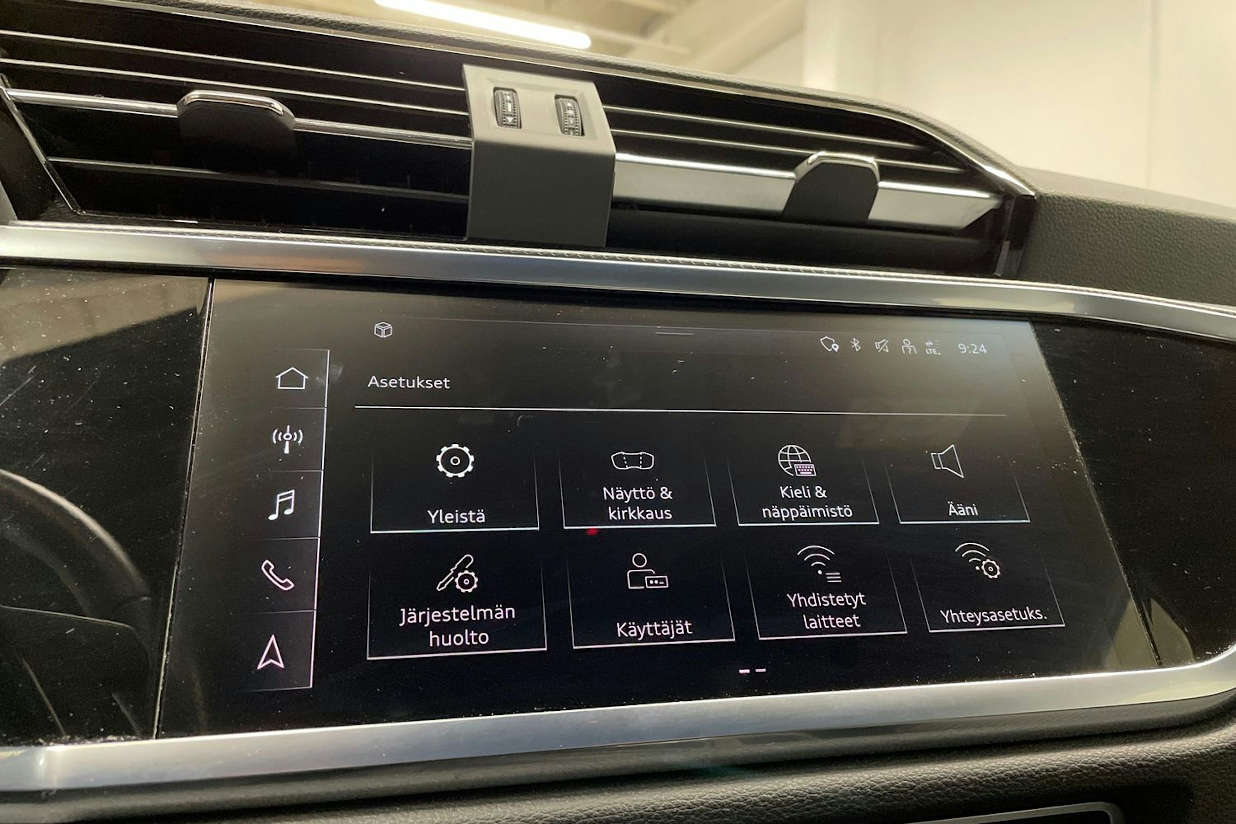 harmaa Audi Q3 2022 kuva 18.