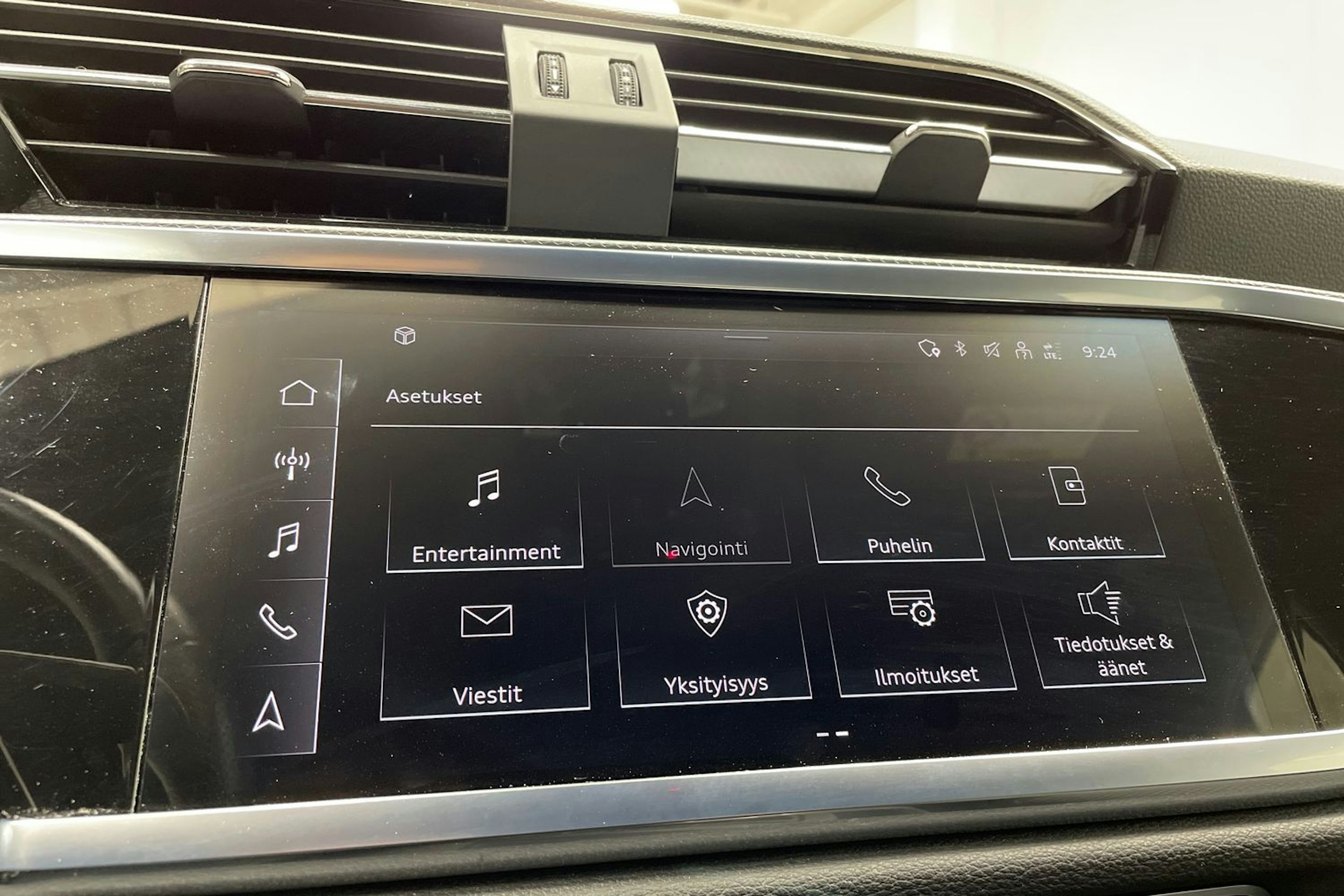 harmaa Audi Q3 2022 kuva 19.