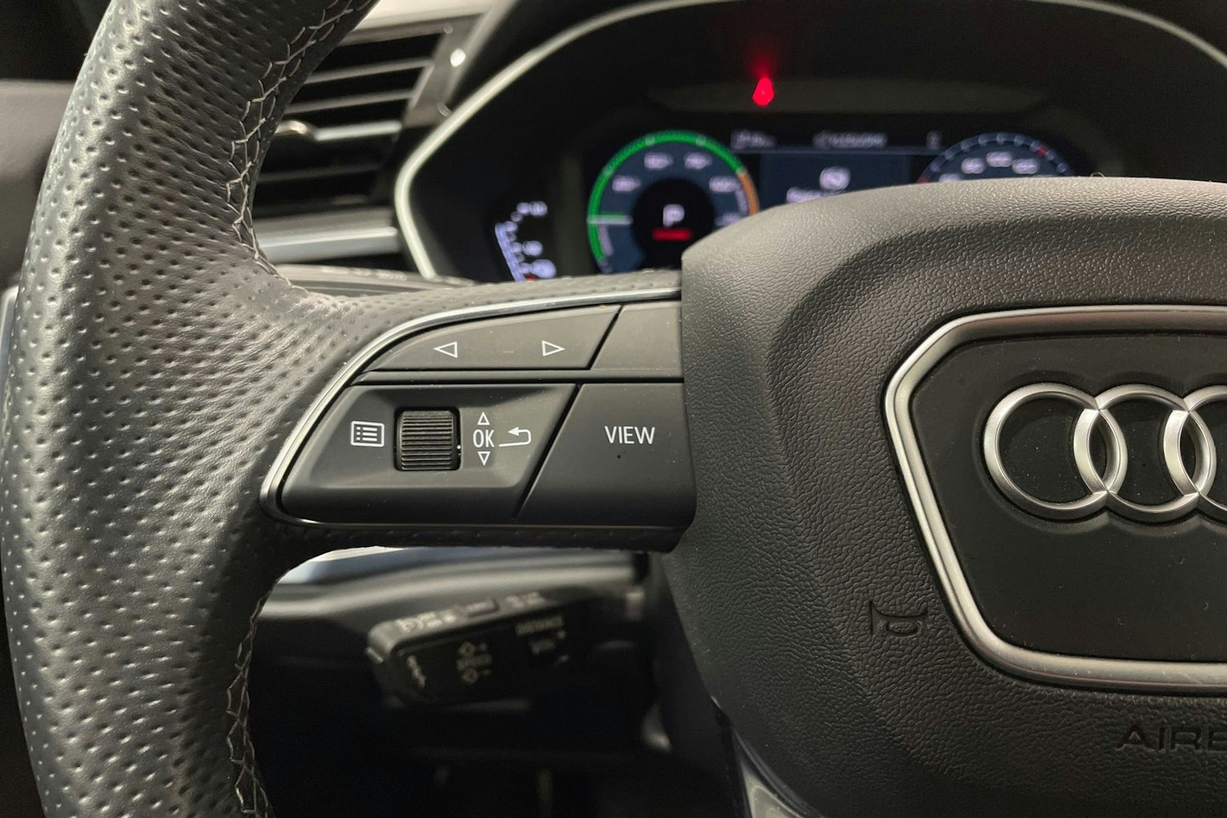 harmaa Audi Q3 2022 kuva 23.