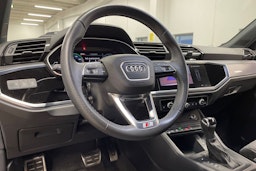 harmaa Audi Q3 2022 kuva 28.