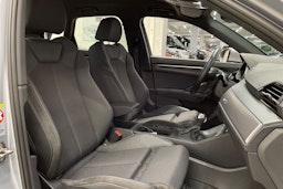 harmaa Audi Q3 2022 kuva 29.