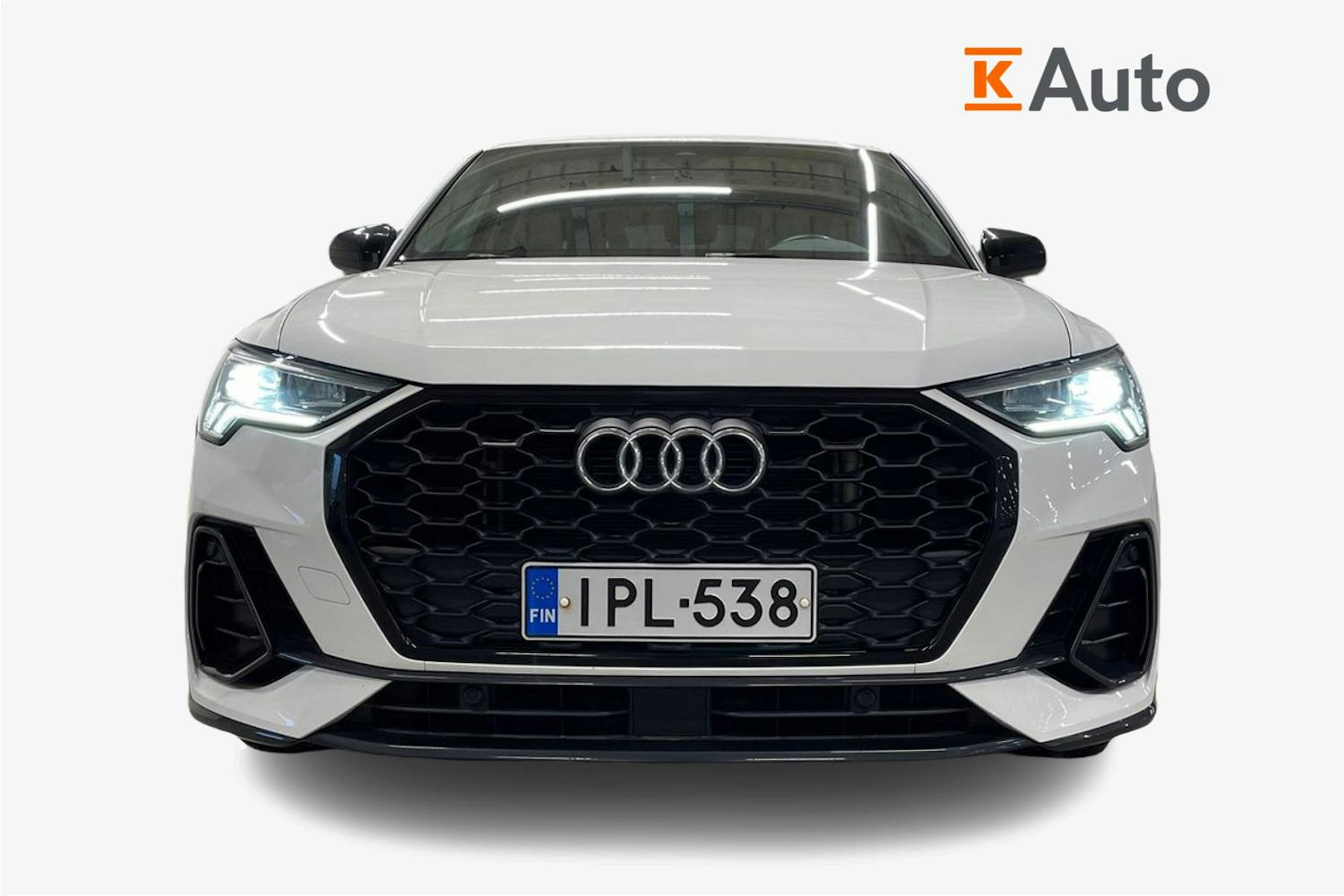 valkoinen Audi Q3 2022 kuva 5.