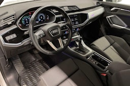 valkoinen Audi Q3 2022 kuva 7.