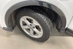 valkoinen Audi Q3 2022 kuva 13.