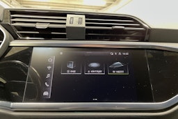 valkoinen Audi Q3 2022 kuva 18.