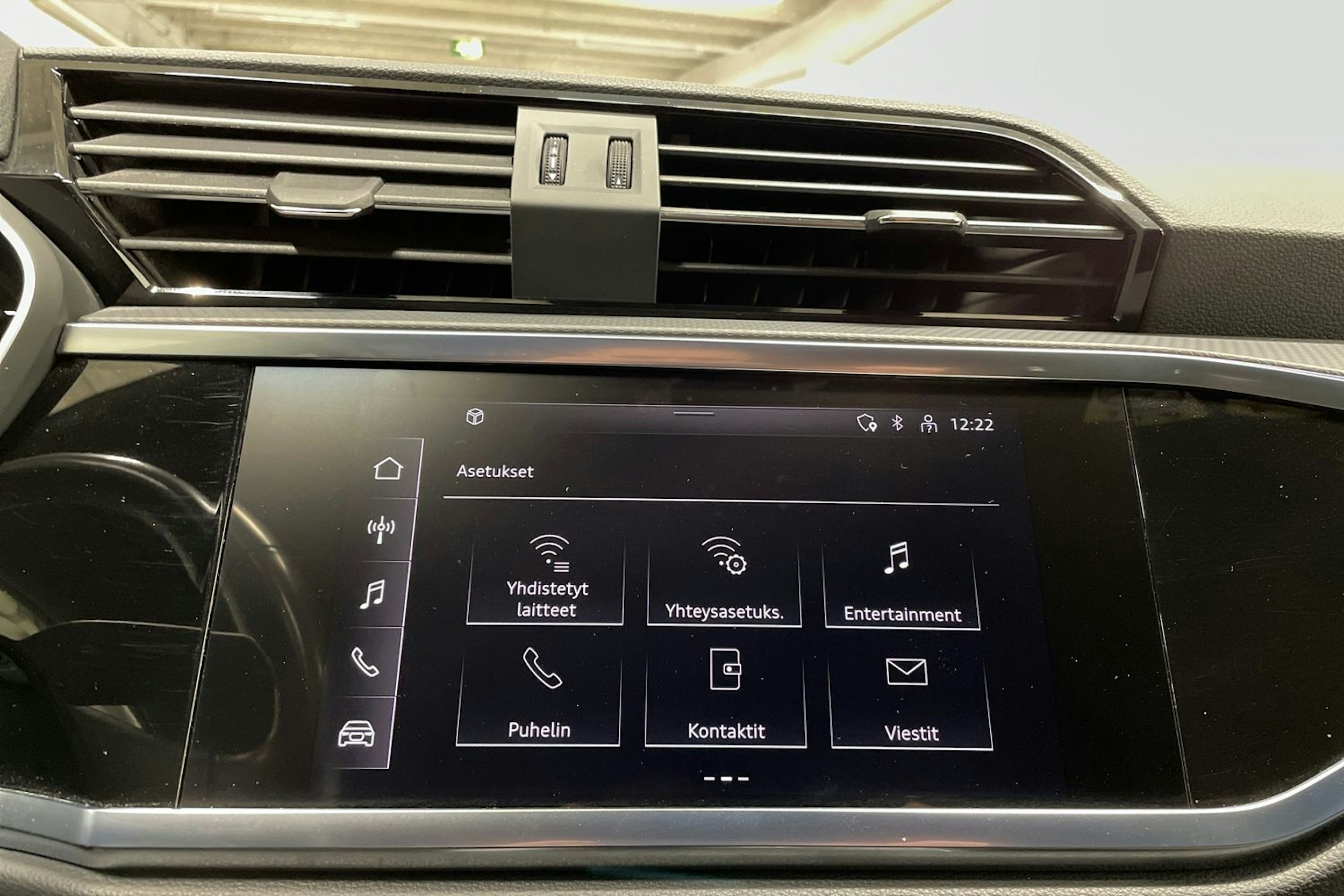 valkoinen Audi Q3 2022 kuva 20.