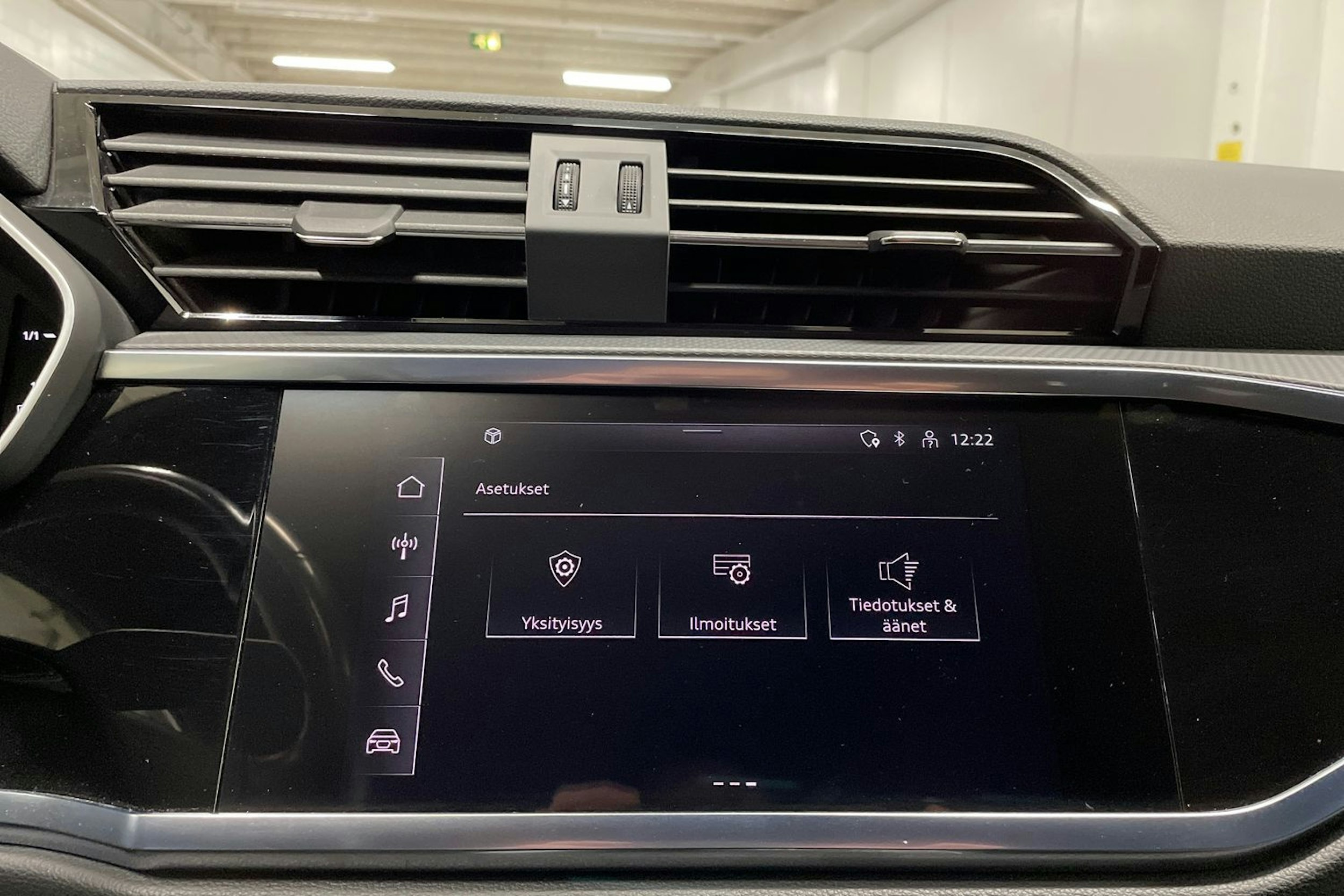 valkoinen Audi Q3 2022 kuva 21.