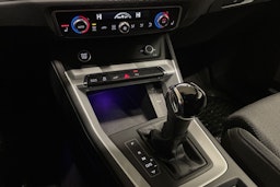 valkoinen Audi Q3 2022 kuva 25.