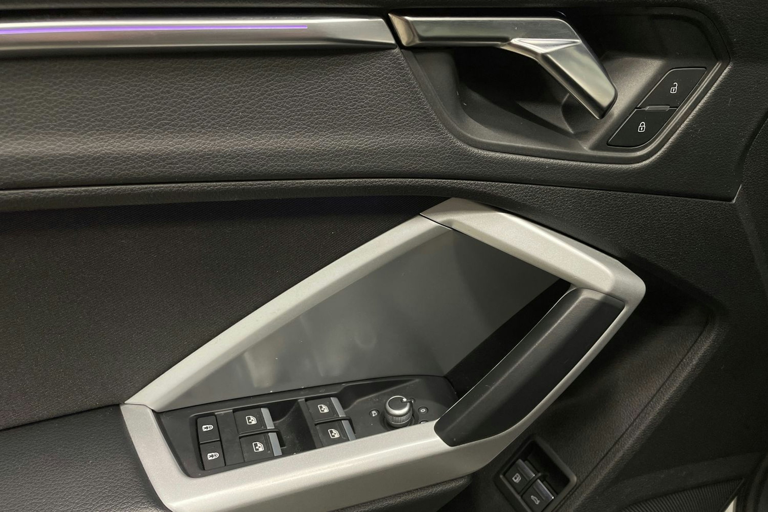 valkoinen Audi Q3 2022 kuva 29.