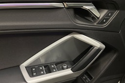 valkoinen Audi Q3 2022 kuva 29.