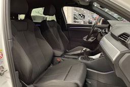 valkoinen Audi Q3 2022 kuva 31.