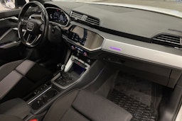 valkoinen Audi Q3 2022 kuva 32.