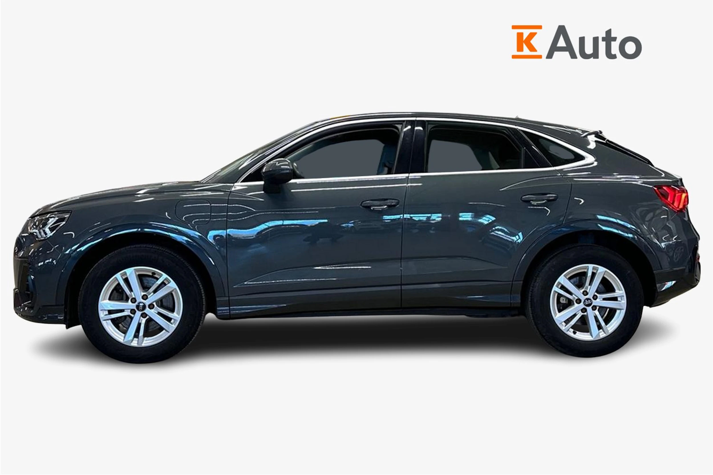 harmaa Audi Q3 2022 kuva 7.