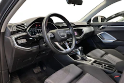 harmaa Audi Q3 2022 kuva 8.